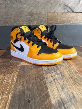 Nike Air Jordan 1 Mid Taxi GS Black White Yellow Youth 7Y Women’s 8.5